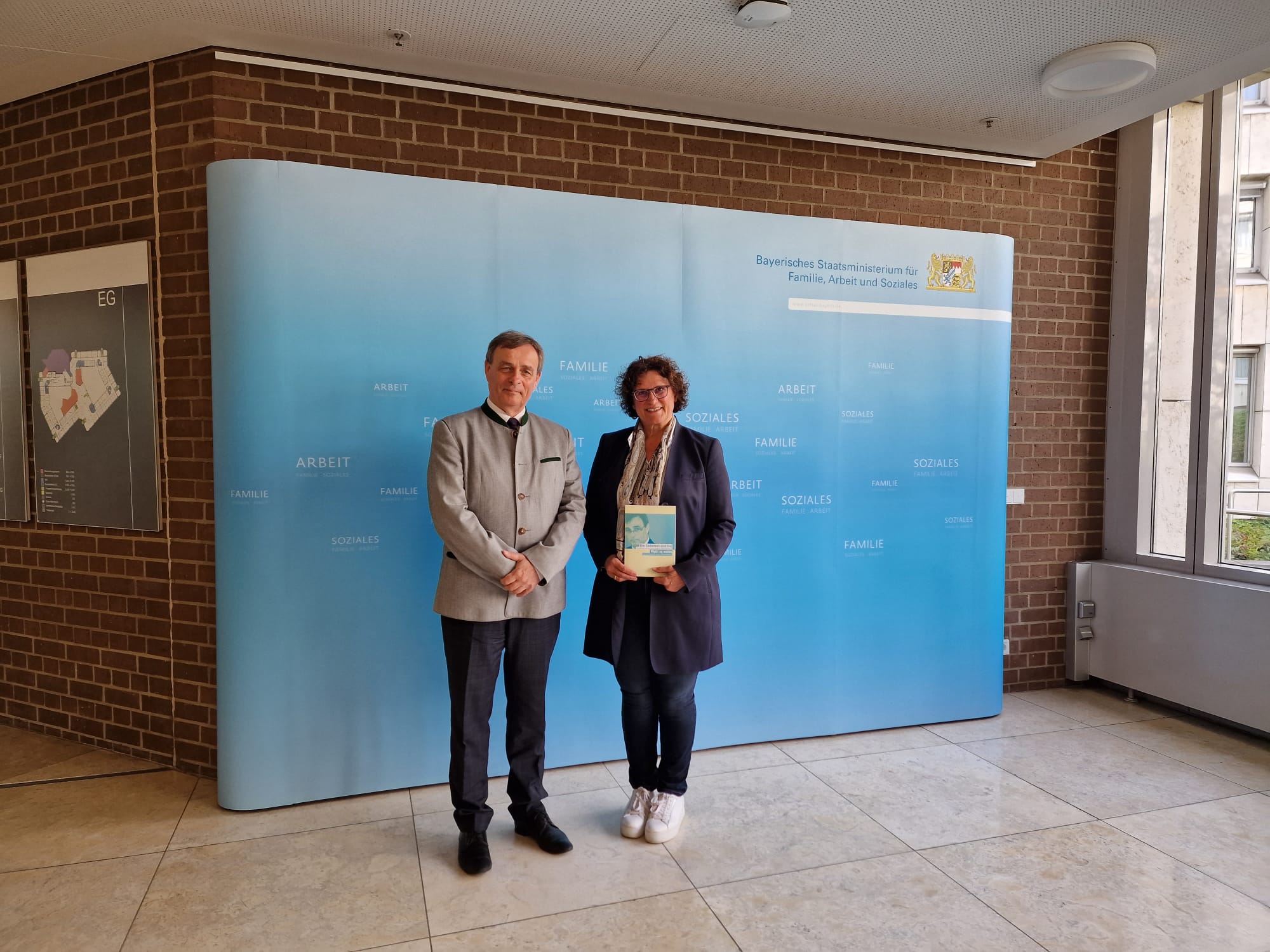 AGDM-Sprecher Bernard Gaida trifft Beauftragte der Bayerischen Staatsregierung für Aussiedler und Vertriebene, Frau Petra Loibl, in München